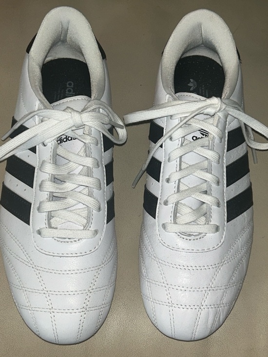 adidas Shoes - “REASONABLE OFFERS” NEW “ADIDAS” White and Black Low-Top Casual Sneakers 👟
